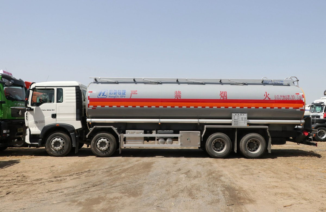 Gebrauchtölbehälter 30000 Liter Howo T5G Öl Tankwagen 4 Achsen Kabine mit Schlafanlage