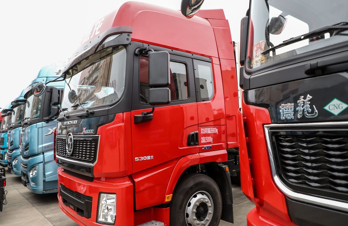 Shacman Truck 6x4 Traktorkopf X5000 Modell CNG-Motor 530 PS Doppeldecker-Schläfer