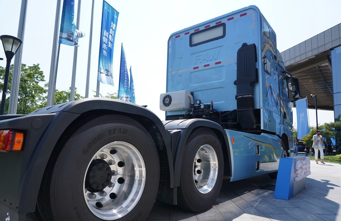 Jiefang 6x4 Traktor Lkw Wohnkabine Bule Farbe 560 PS CA Motor 10 Reifen LHD