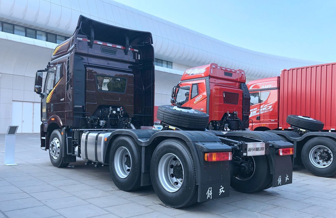 Faw Traktor Lkw J6P Logistik Vertrieb 560 PS leistungsstarker Motor 10 Reifen hohes Dach