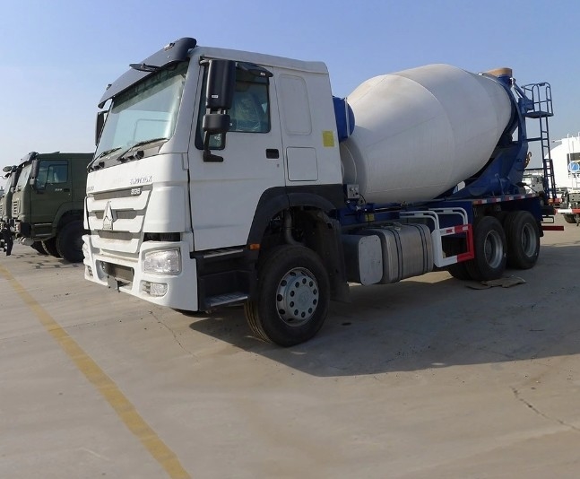 Gebrauchtes und neues Sinotruk HOWO 4X2 6X4 8cbm 10cbm 12cbm Beton-Zementmischfahrzeug zum Verkauf