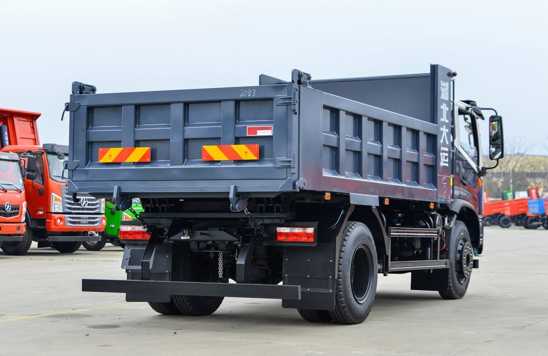 Ein Schleppwagen zum Verkauf Yuchai Motor 180 PS Dayun 4 * 2 Tipper 6 Reifen Standardkabine