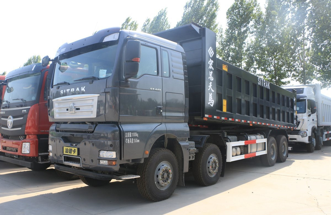 Sino Power Truck SITRAK G7H Schwarze Farbe Belastung 30 Tonnen Straßentransport Federblatt