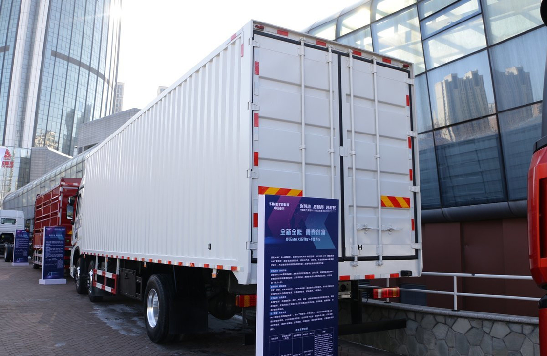 Gebrauchtes Box-Frachtfahrzeug Sinotruck MAX 6*2 Schwerlastmodell Container Box Deisel-Motor