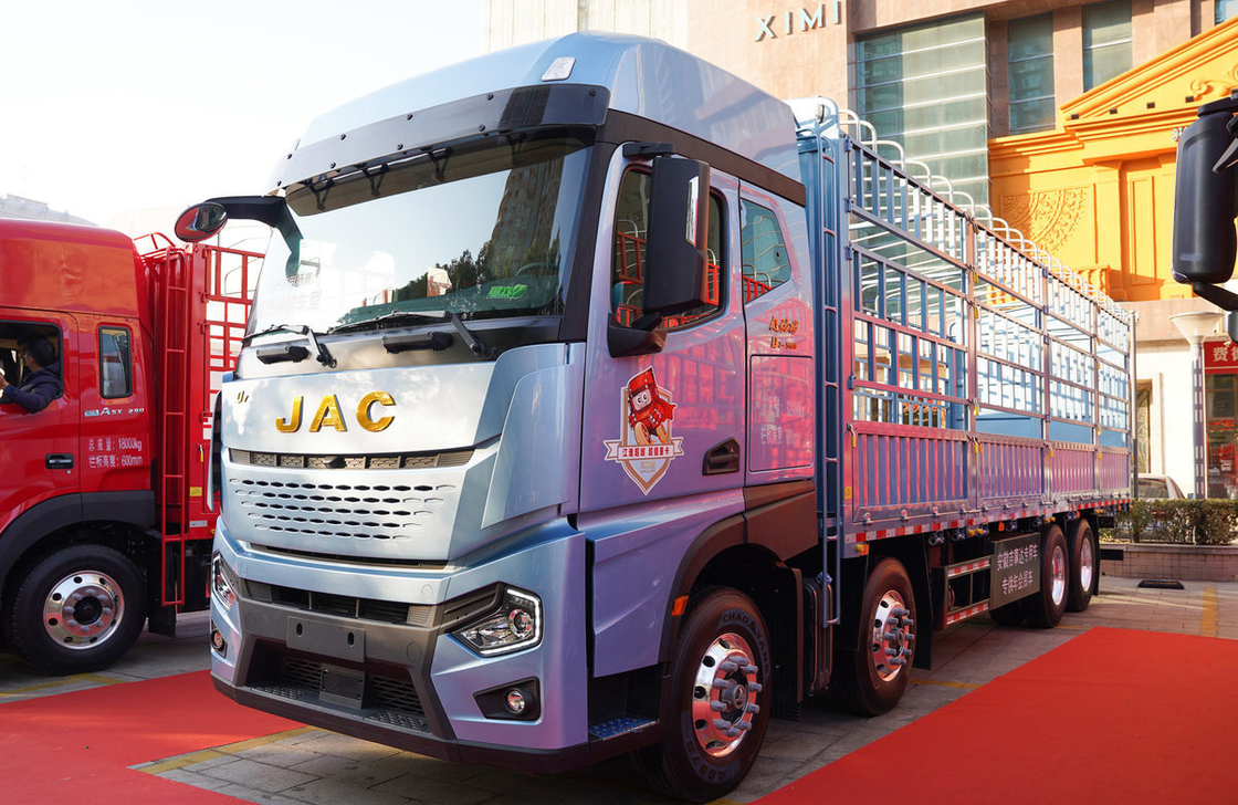 Güterwagen Gebraucht 8*4 JAC Zaunbox 560 PS Cummins Motor ZF Getriebe Hochdach Kabine