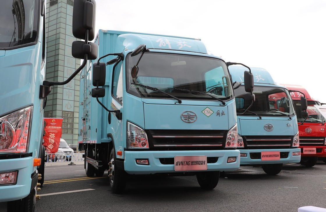 Gebrauchtes 4x2 Frachtfahrzeug FAW Lieferwagen CNG-Truck Motor 150 PS Containerbox 3300 mm Radstand