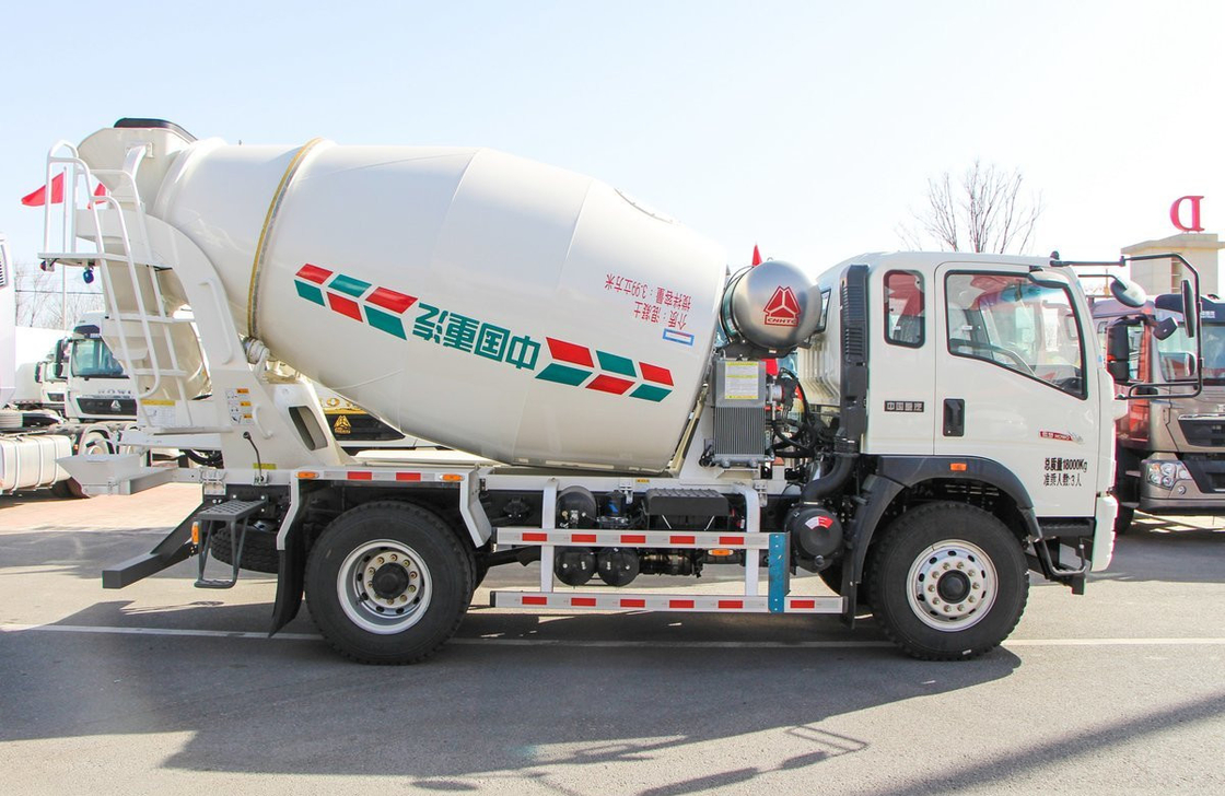 Beton-Mini-Lkw-Mischgerät HOWO 4×2 Weichai-Motor 220 PS 4 Kubik-Einfachachse 6 Reifen