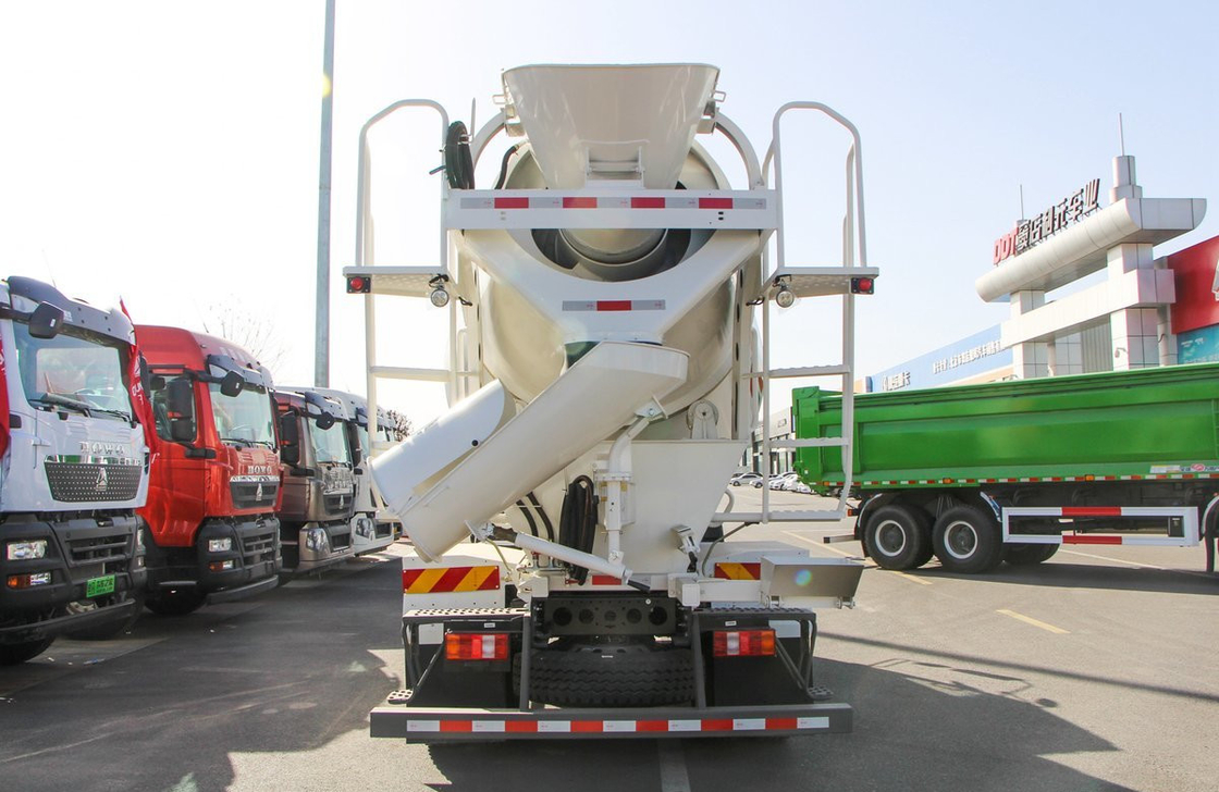 Beton-Mini-Lkw-Mischgerät HOWO 4×2 Weichai-Motor 220 PS 4 Kubik-Einfachachse 6 Reifen