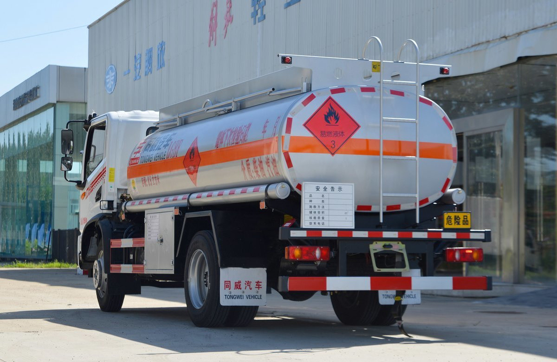 Öl-Tanker-LKW Verkauf Kenia Dongfeng 4*2 Fahrwerk 8,5 Kubikmeter Tanker Yuchai Motor 165 PS
