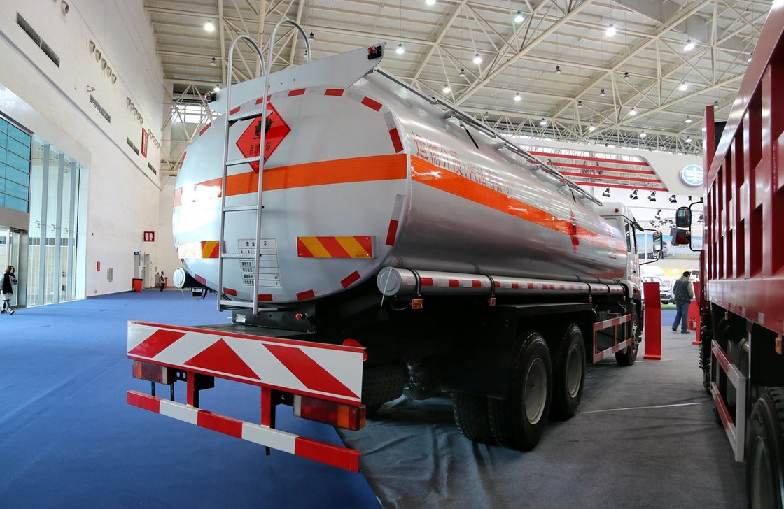 Schwerer Öltanker Lastwagen Sinotruck 20m3 Tanker Aluminiumlegierung MAN Vorderachse Flachkabine