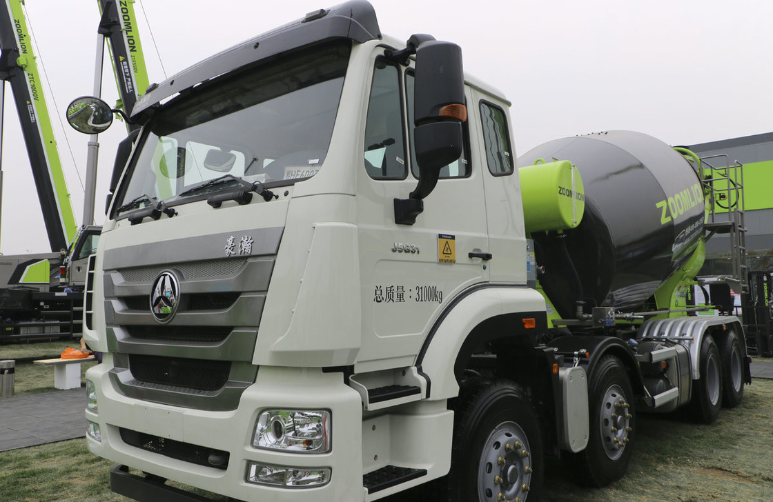 Betonmischfahrzeug Ghana Hohan J5G 8*4 Fahrwerk Zoomlion Tanker 8M3 Dieselmotor 310 PS