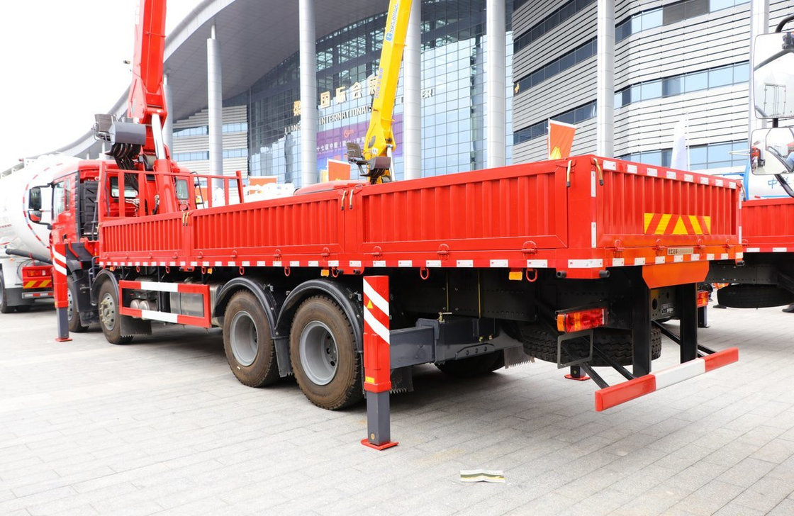 8x4 Lastwagen Kran montiert Chinesische Marke Howo 350 PS Weichai Motor XCMG Arm Starke Leistung