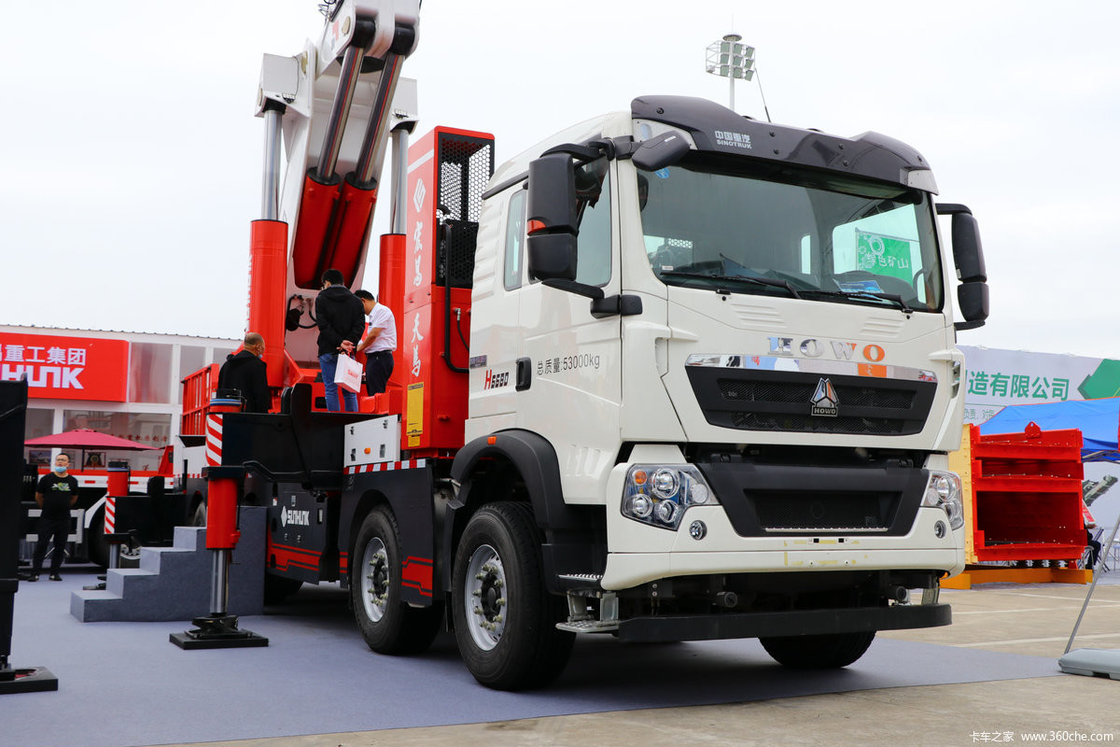 100 Tonnen Lastwagen-Kran Howo 10*4 Chassis 440 PS Knöchel-Arm-Kran 135 Tonnen Heben