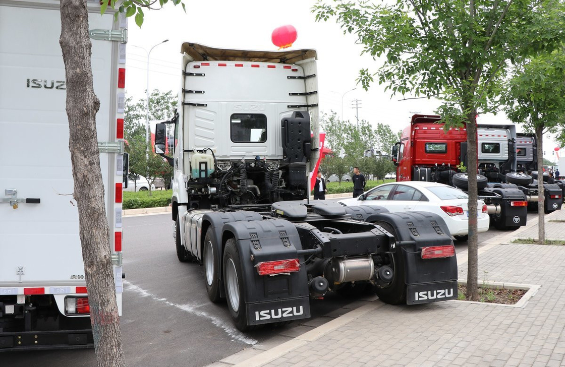 ZF Getriebe Automatik 6×4 ISUZU Anhängerkopf 520 PS Hochdachkabine