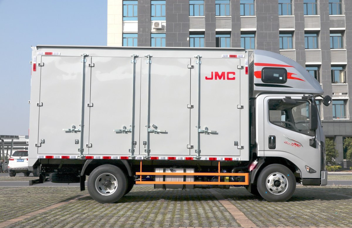 Gebrauchtes Leichtfrachtfahrzeug JAC 4,2 Meter Lieferwagen Box Doppeltür Einzelreihekabine mit Schlafraum