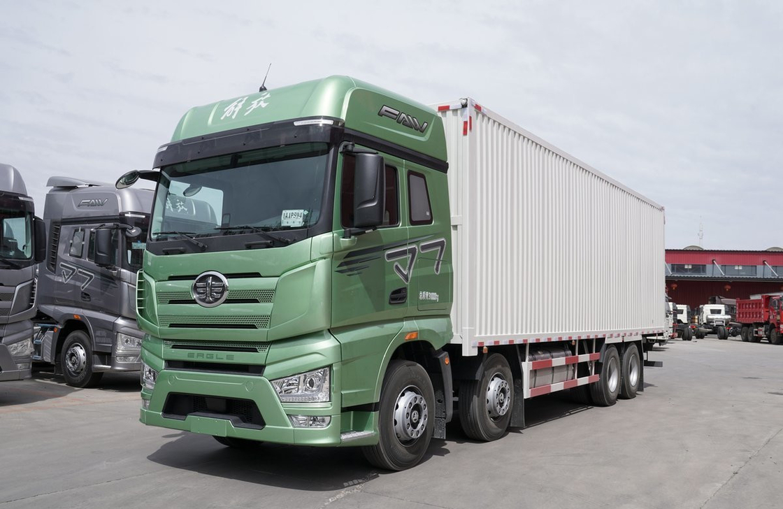12-Rad-Frachtwagen 8×4 Dieselmotor 560 PS FAW Lastwagen Lieferwagen 20 Tonnen Kapazität