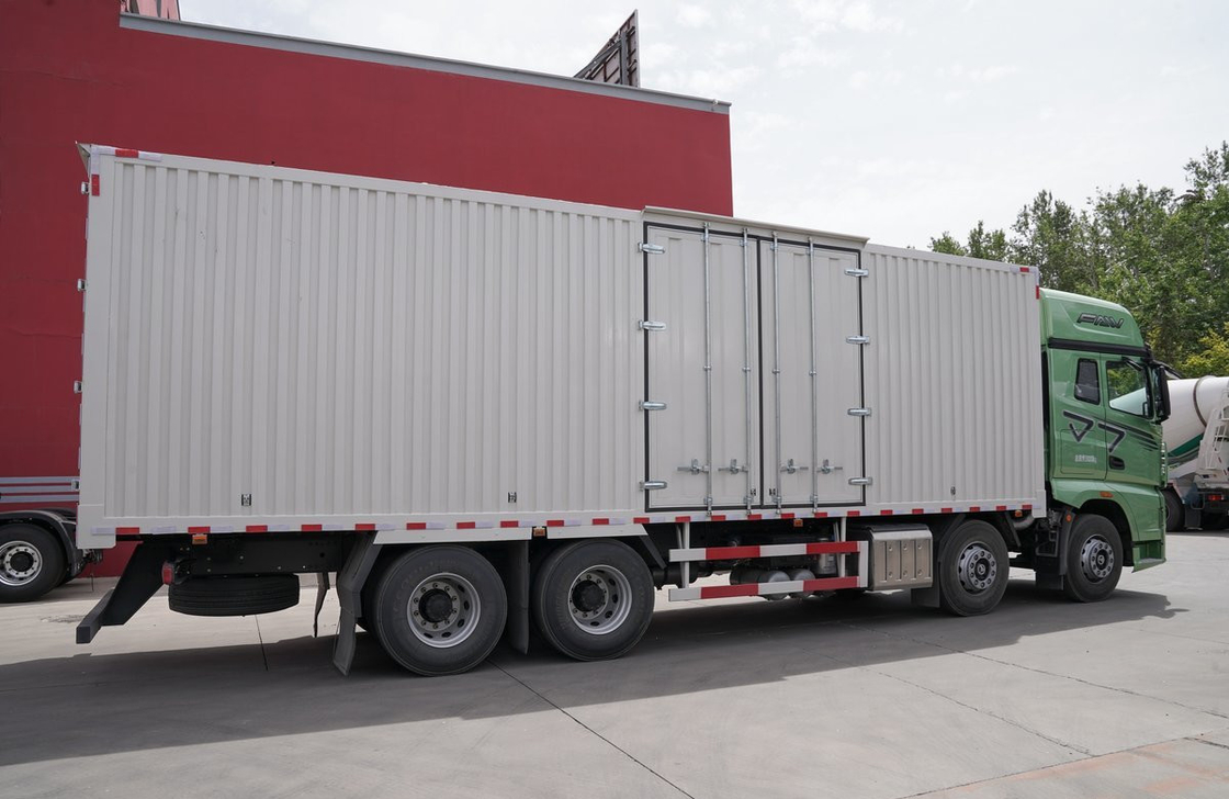 12-Rad-Frachtwagen 8×4 Dieselmotor 560 PS FAW Lastwagen Lieferwagen 20 Tonnen Kapazität