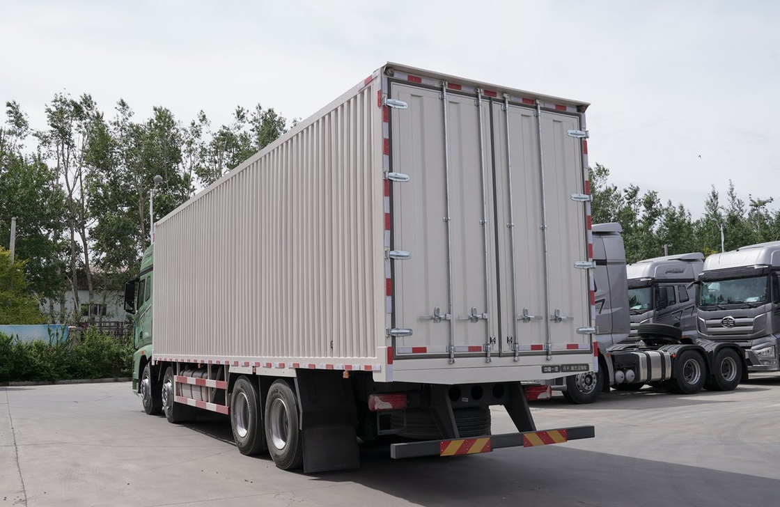 12-Rad-Frachtwagen 8×4 Dieselmotor 560 PS FAW Lastwagen Lieferwagen 20 Tonnen Kapazität