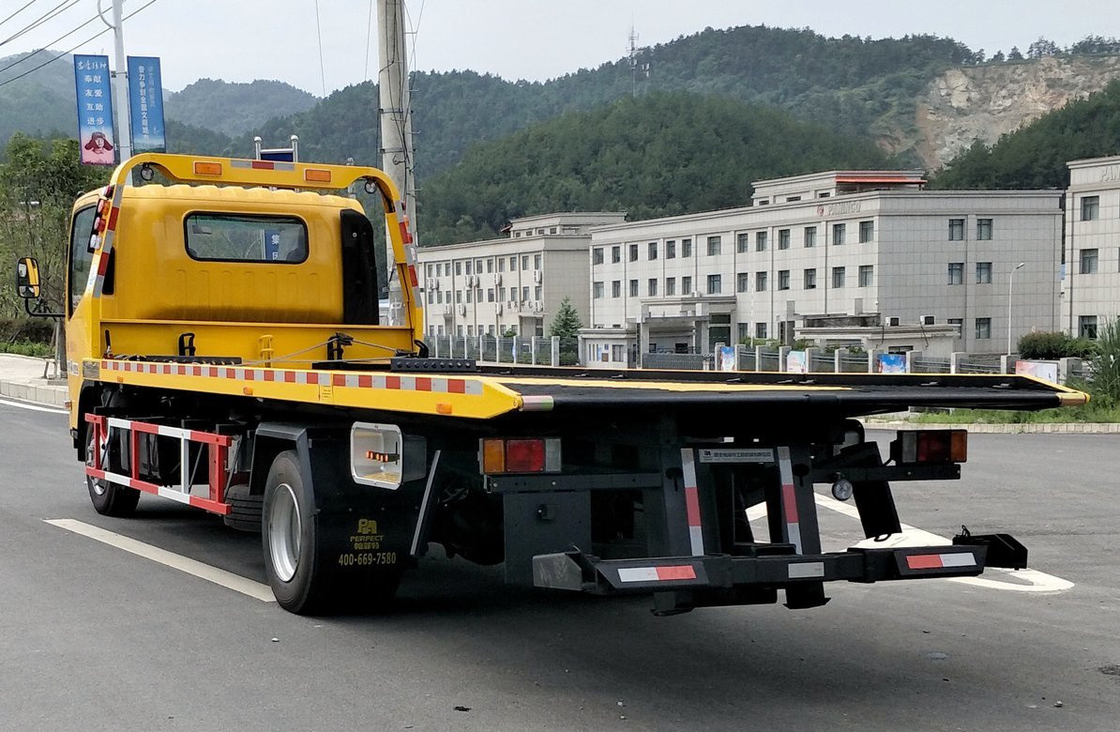 Kleine Schleppfahrzeuge Flachbett 4500 mm Radstand 190 PS Dieselmotor Sechs-Gang-Handwerk