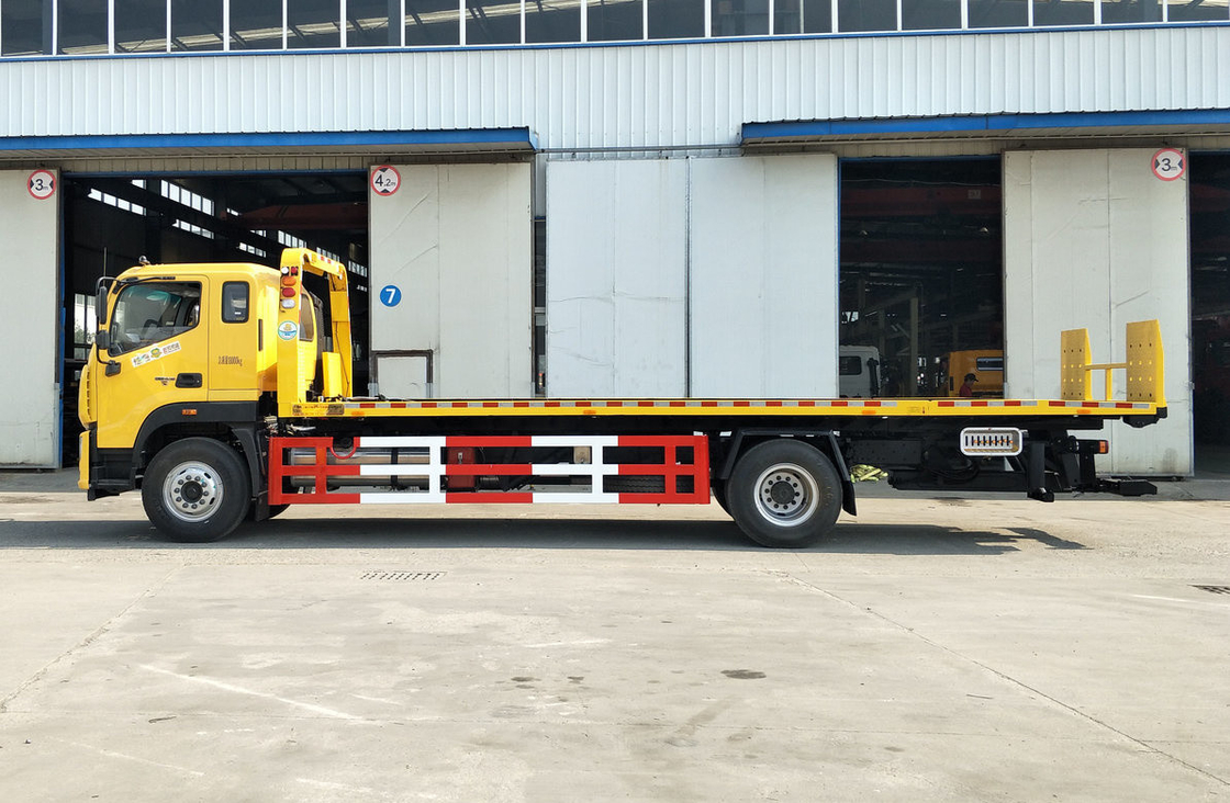 7 Tonnen schwerer Lkw Foton Cummins Motor 210 PS Flachbett 4 * 2 Antriebsmodus 10,5 Meter lang