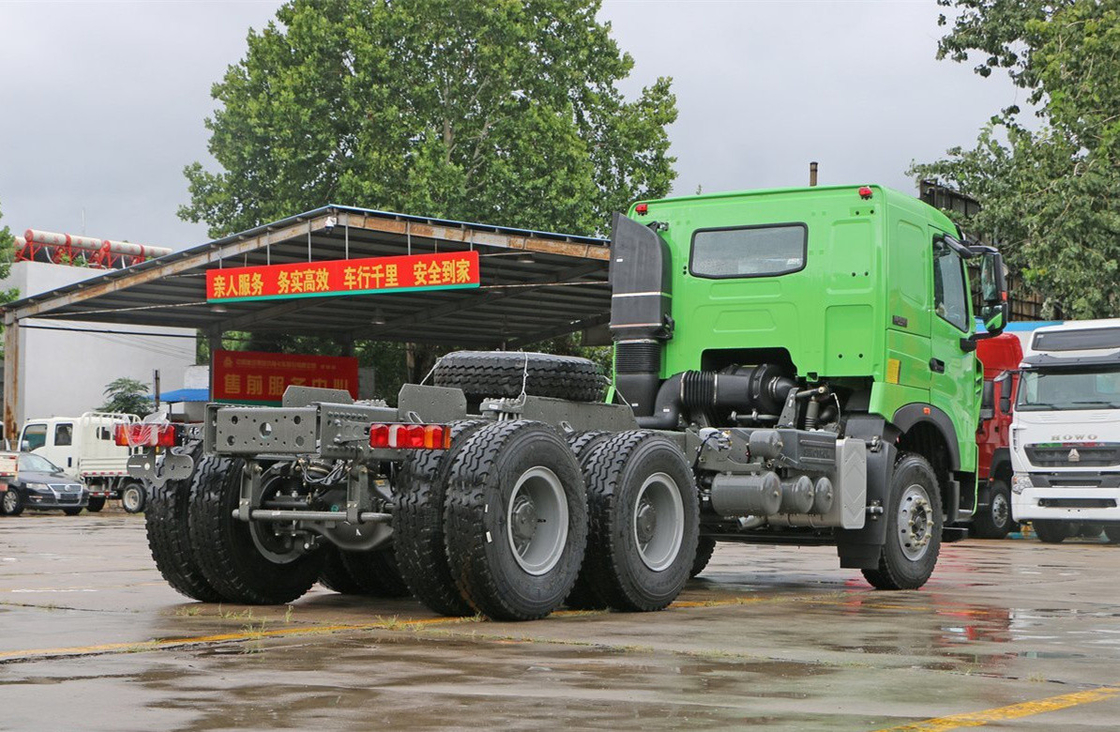 6*4 Lieferanten von Mülltransportern Sinotruck Howo T7H Grüne Farbe 6 Zylinder 400 PS starker Motor