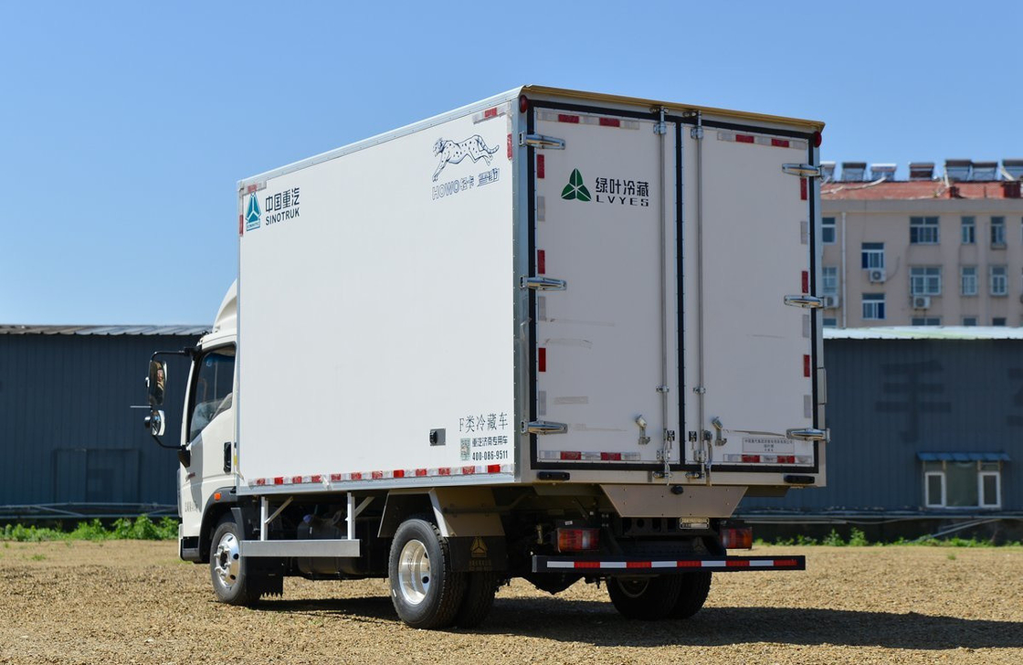 Gefrierwagen zum Verkauf Sinotruck Howo 4*2 Einfachachs Kühlwagen Lieferwagen 20 Kubikmeter