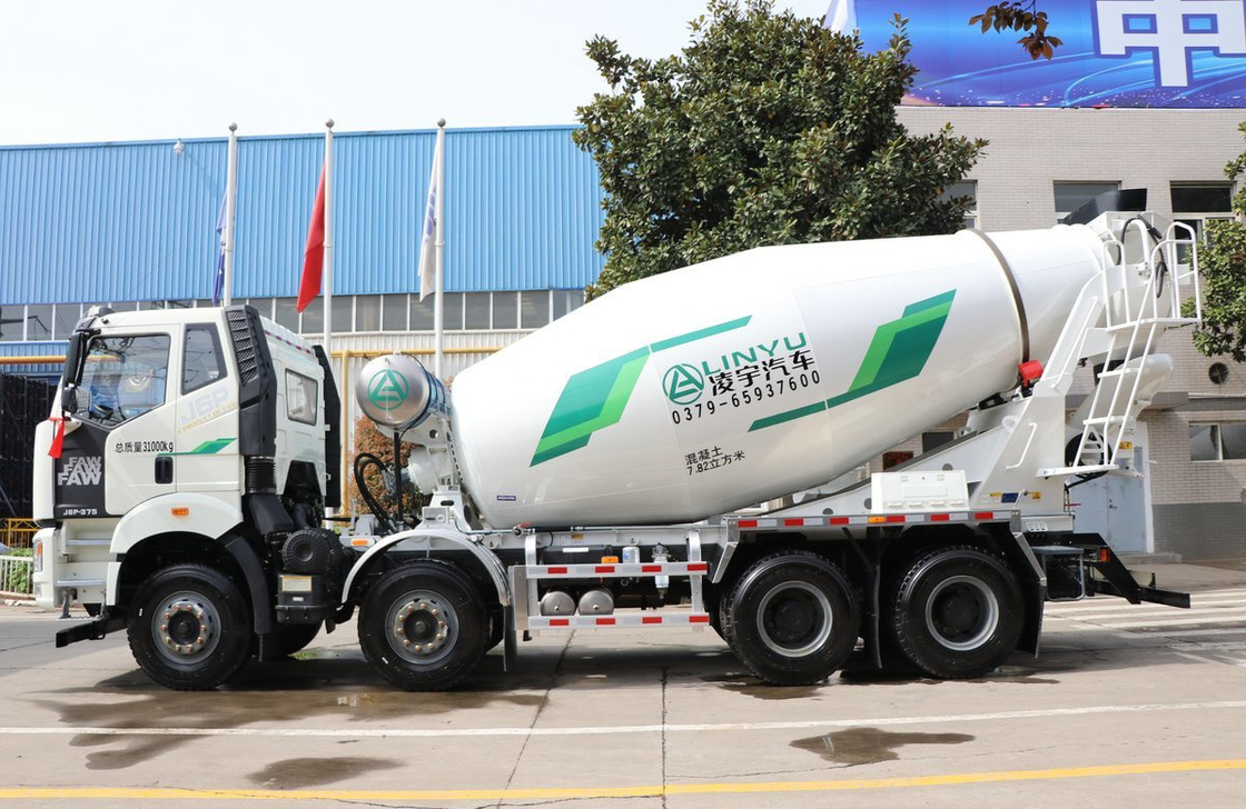 Betonmischer 12 Räder 8*4 FAW Mischer 375 PS Ein Schlafwagen Kabine 8 Kubik Tanker