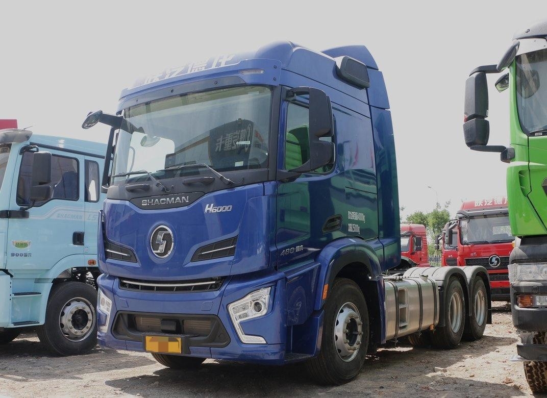 Traktorfahrzeuge Blaue Farbe Hochdachkabine 480 PS Shacman H6000 Prime Mover Schnellgetriebe