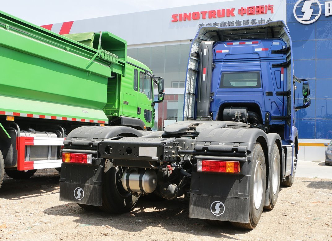 Traktorfahrzeuge Blaue Farbe Hochdachkabine 480 PS Shacman H6000 Prime Mover Schnellgetriebe