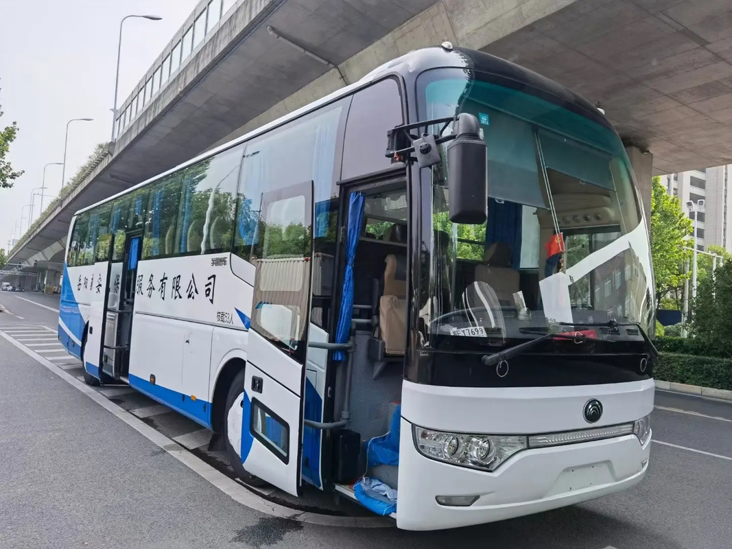 ZK6122 Yutong Gebrauchtpassagierbus / 59-Sitzer-Doppeltürer-Linkenfahrer-Bus Euro 4