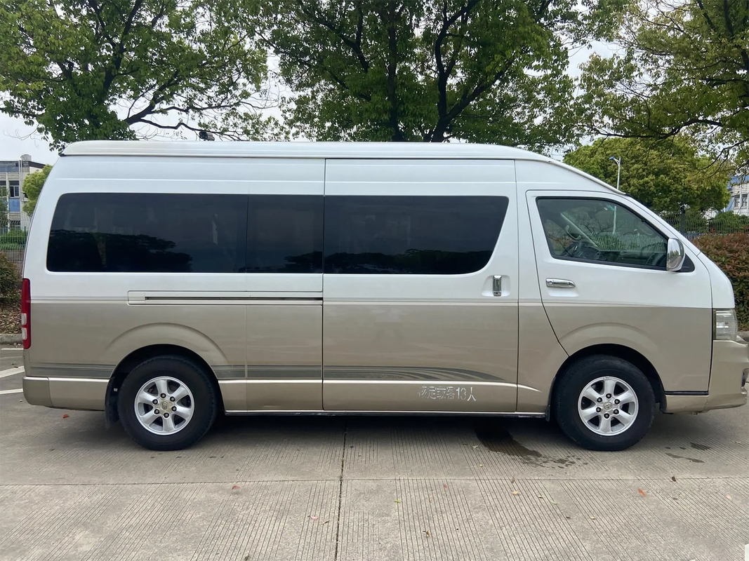 Toyota Hiace 13-Sitzer Linkslenker Elektro-Mitteltür Euro 4 Standard Champagner Gold Minibus