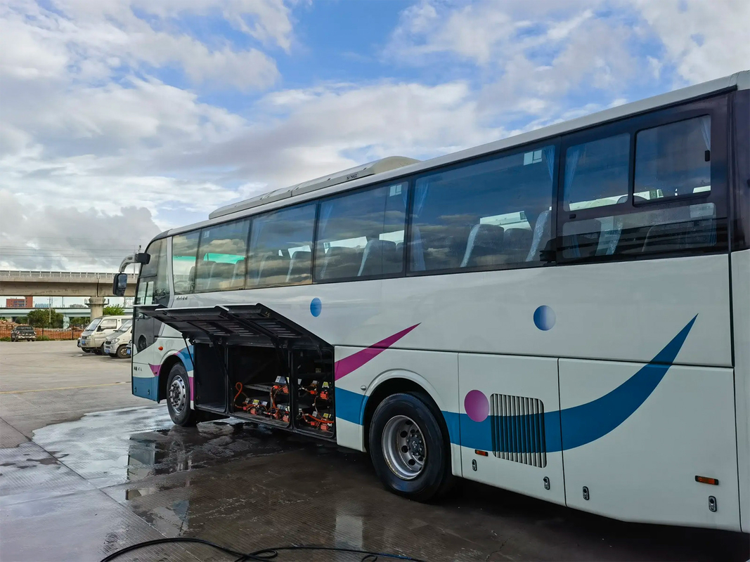 47-Sitzer Golden Dragon Brand New Energy Second-Hand Bus mit großem Gepäckraum