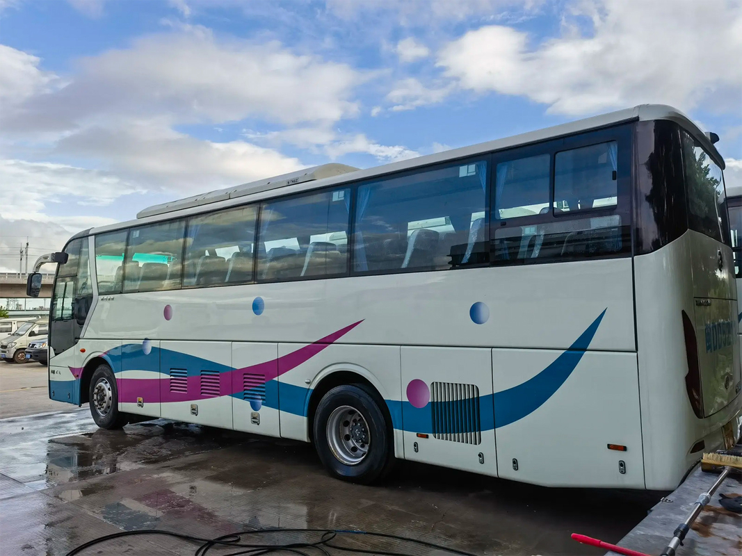 47-Sitzer Golden Dragon Brand New Energy Second-Hand Bus mit großem Gepäckraum