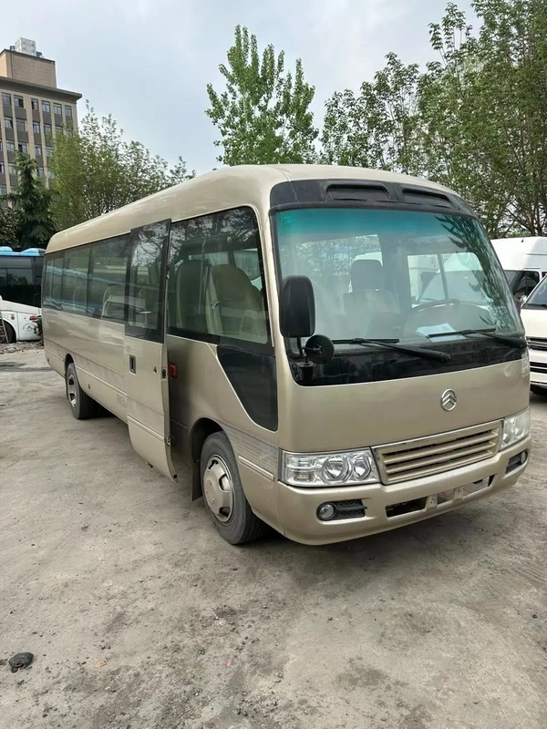 XML6770 28-Sitzer 7,7-Meter Golden Dragon Second-Hand-Medium Bus Champagner Gold Frontmotor