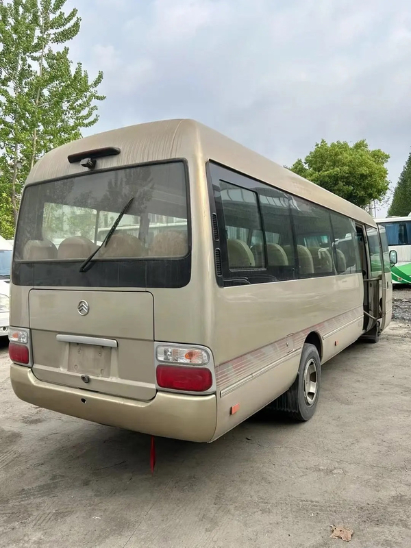 XML6770 28-Sitzer 7,7-Meter Golden Dragon Second-Hand-Medium Bus Champagner Gold Frontmotor