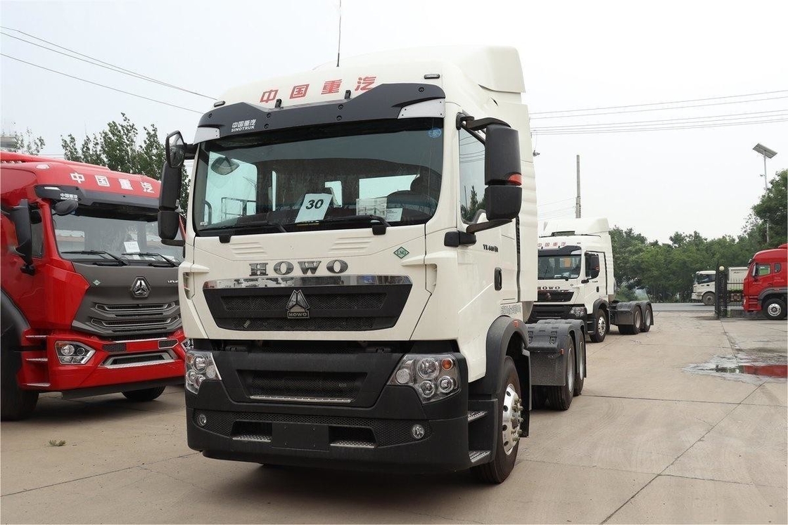 HOWO Einreihe Semi TX Schwerlastwagen 440 PS 6X4 12 Ganges Doppelantrieb LNG-Traktor National VI
