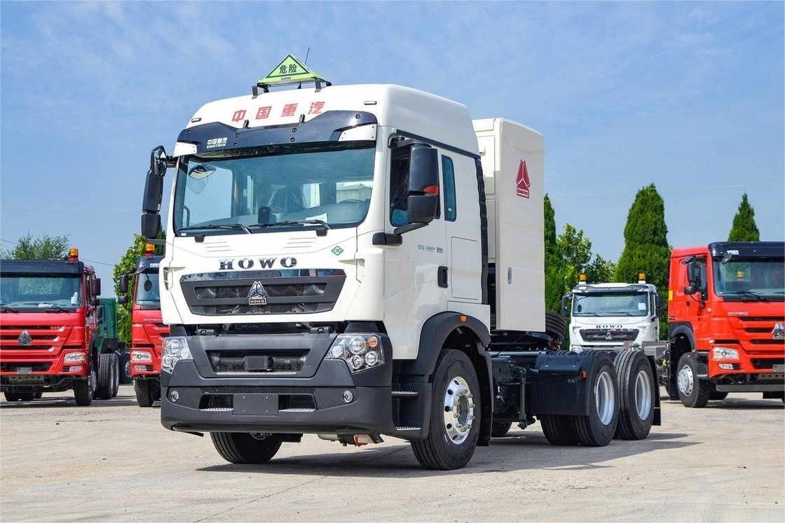 HOWO Schwerlastwagen 460HP 6X4 CNG Gefahrgut Traktor National VI Hinter acht Räder