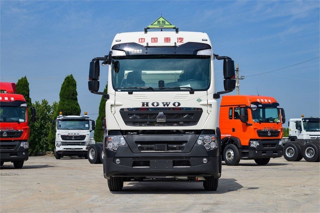 HOWO Schwerlastwagen 460HP 6X4 CNG Gefahrgut Traktor National VI Hinter acht Räder