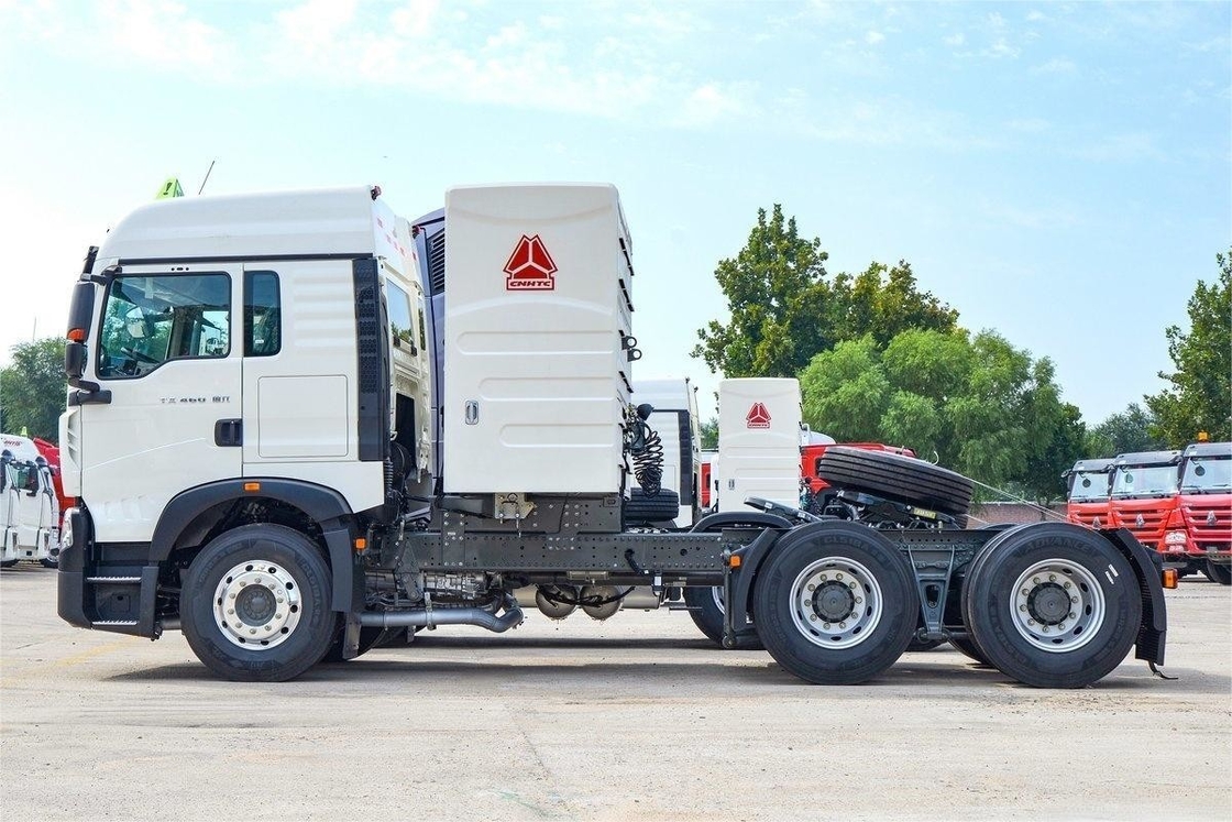 HOWO Schwerlastwagen 460HP 6X4 CNG Gefahrgut Traktor National VI Hinter acht Räder