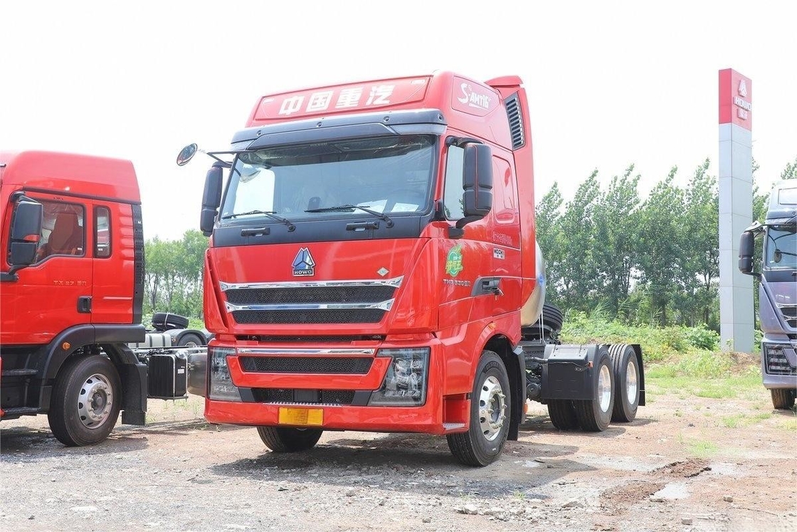 HOWO Schwerlastwagen 530 PS 6X4 Nationaler VI LNG-Traktor Lastwagen Schleier Seitenluftdeflector