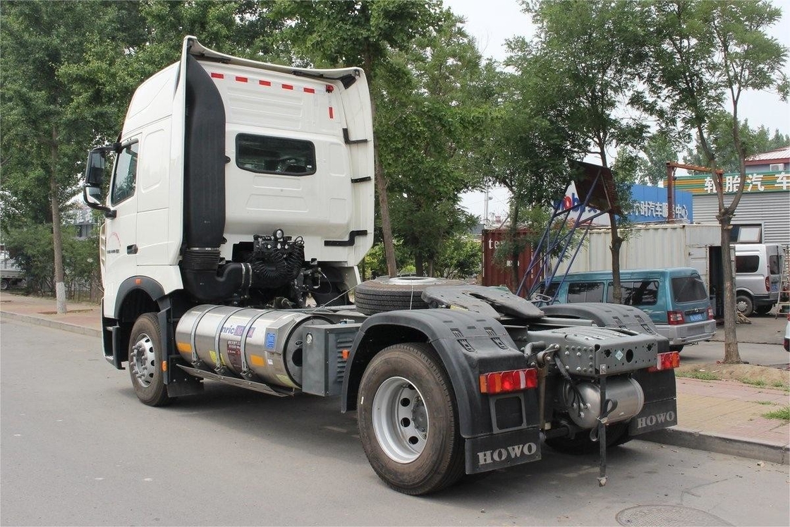 Halbsitzreihe HOWO T7H Schwerlastwagen Hochdachdeflector Seitenwindschirm 440 PS 4X2 LNG-Traktor