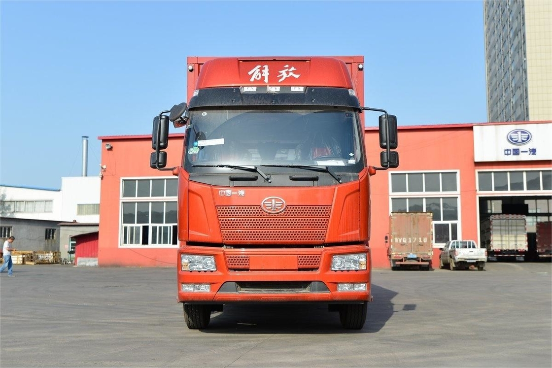 FAW J6L Einzelachse Jiefang Mittellastwagen 240 PS 4X2 8-Geschwindigkeiten 6,8 m Van Lkw Seitentür