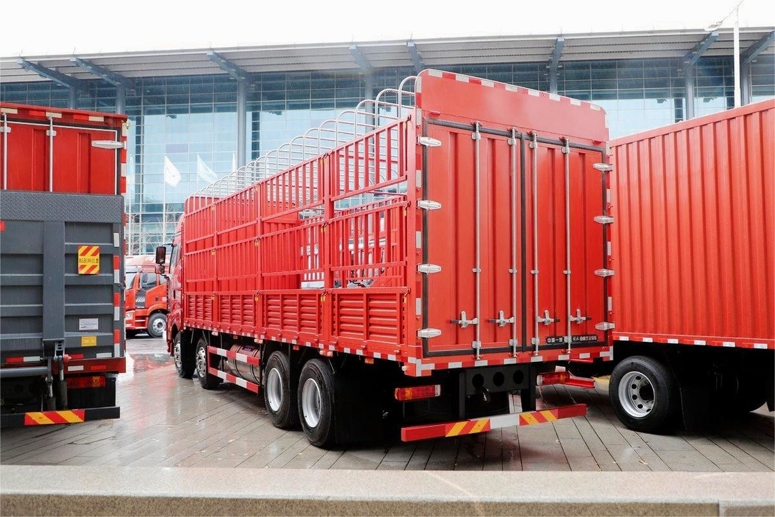 Jiefang Medium Truck Sonnendach Klimaanlage 12 Geschwindigkeiten 510 PS 8X4 9,4 m LNG Zaun Truck