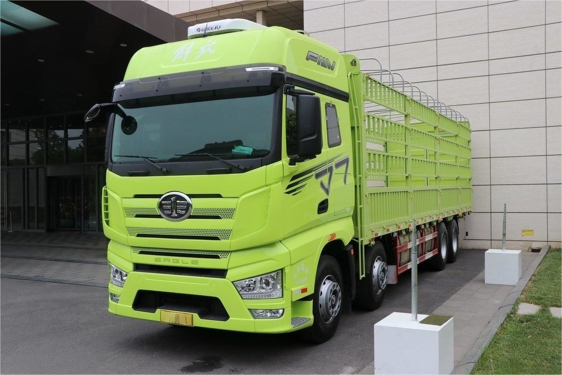Jiefang schwerer Zaun Truck Grüner Körper Hochdach 460 PS 8X4 9,4 m 12-Gang Diesel-Truck
