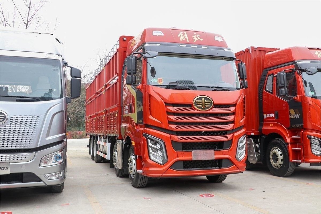 FAW Jiefang Zaun Truck Große Reihe Halbsitz 560PS 8X4 9,4m AMT Automatisches Getriebe