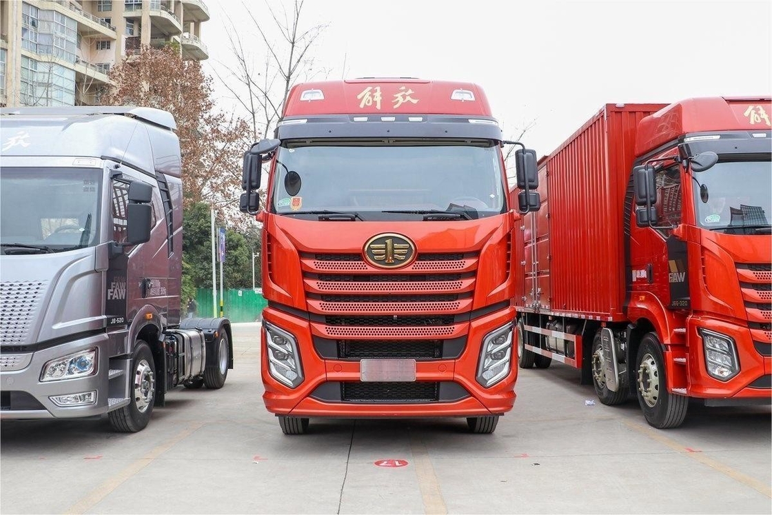 FAW Jiefang Zaun Truck Große Reihe Halbsitz 560PS 8X4 9,4m AMT Automatisches Getriebe