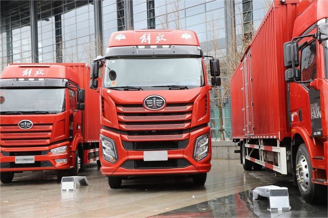 Jiefang Medium Truck Sonnendach Klimaanlage 12 Geschwindigkeiten 510 PS 8X4 9,4 m LNG Zaun Truck