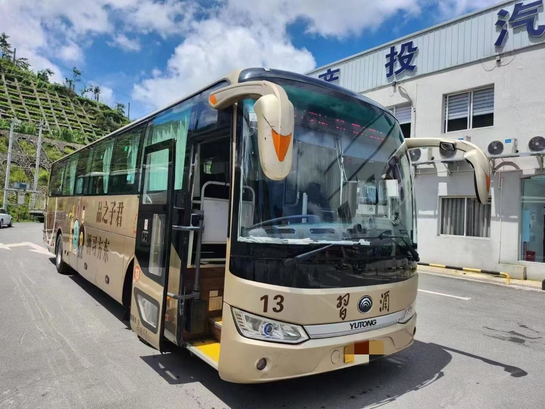 Gebraucht-Touristenbus 52 Sitzplätze 2020 Jahr Yutong Shuttle Bus ZK6125 Champagnerfarbe