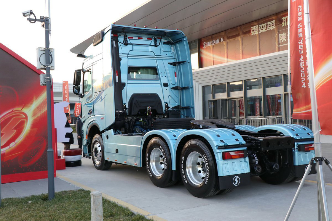 Shacman Traktor Truck Klimaanlage Hochdach Oberseite Verkleidung 840HP 6X4 AMT Hydraulische Puffer
