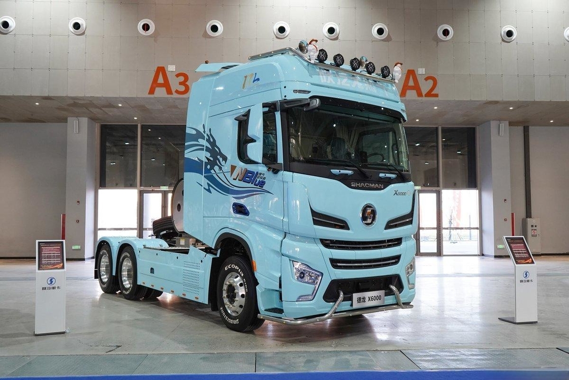 Shacman X6000 Traktor Lkw Diesel 700 PS 6X4 LNG AMT Hochdach Einzelreihe und halbe Sitze